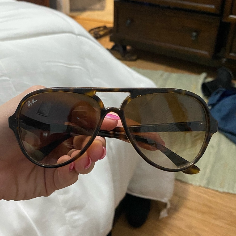 Tortoise shell Ray Ban